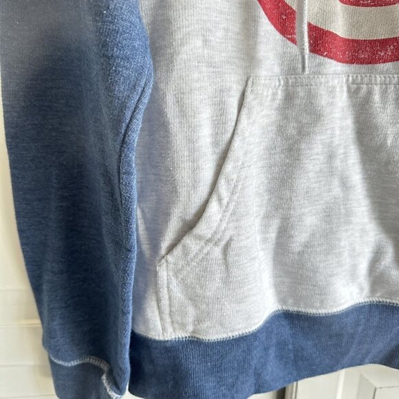 Universal Studios Captain America Marvel Pullover‎ Hoodie Size Medium Sweatshirt - Picture 4 of 9
